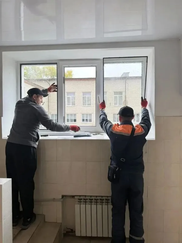В школе Чапаевки заменят стеклопакеты в 57 оконных блоках
