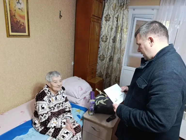Ветерану в Васильевке вручили поздравление президента