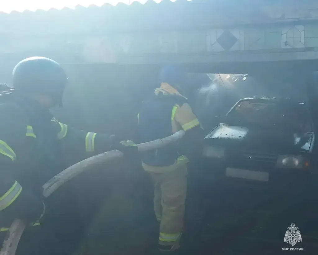 В Верхнем Токмаке при атаке БПЛА обрушилась кровля дома, пострадала женщина
