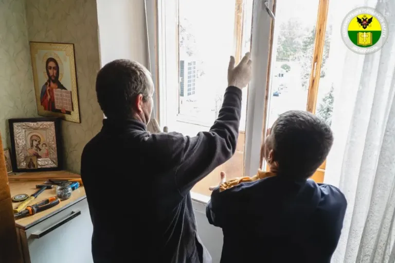 В Мелитополе устраняют последствия ночных ударов